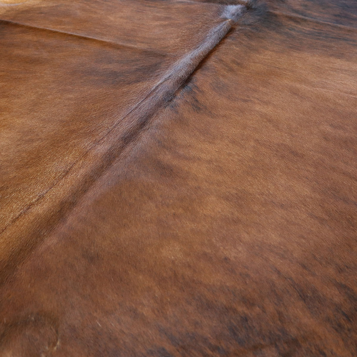 Kuhfell 629 – Gestromt, 210 × 210 cm – Ansicht 2